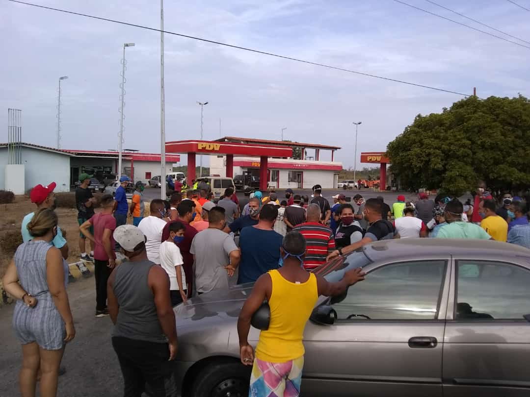 Se prendió el “merequetengue” en Nueva Esparta porque las bombas solo cobran gasolina a precio internacional #1Jun (FOTOS)