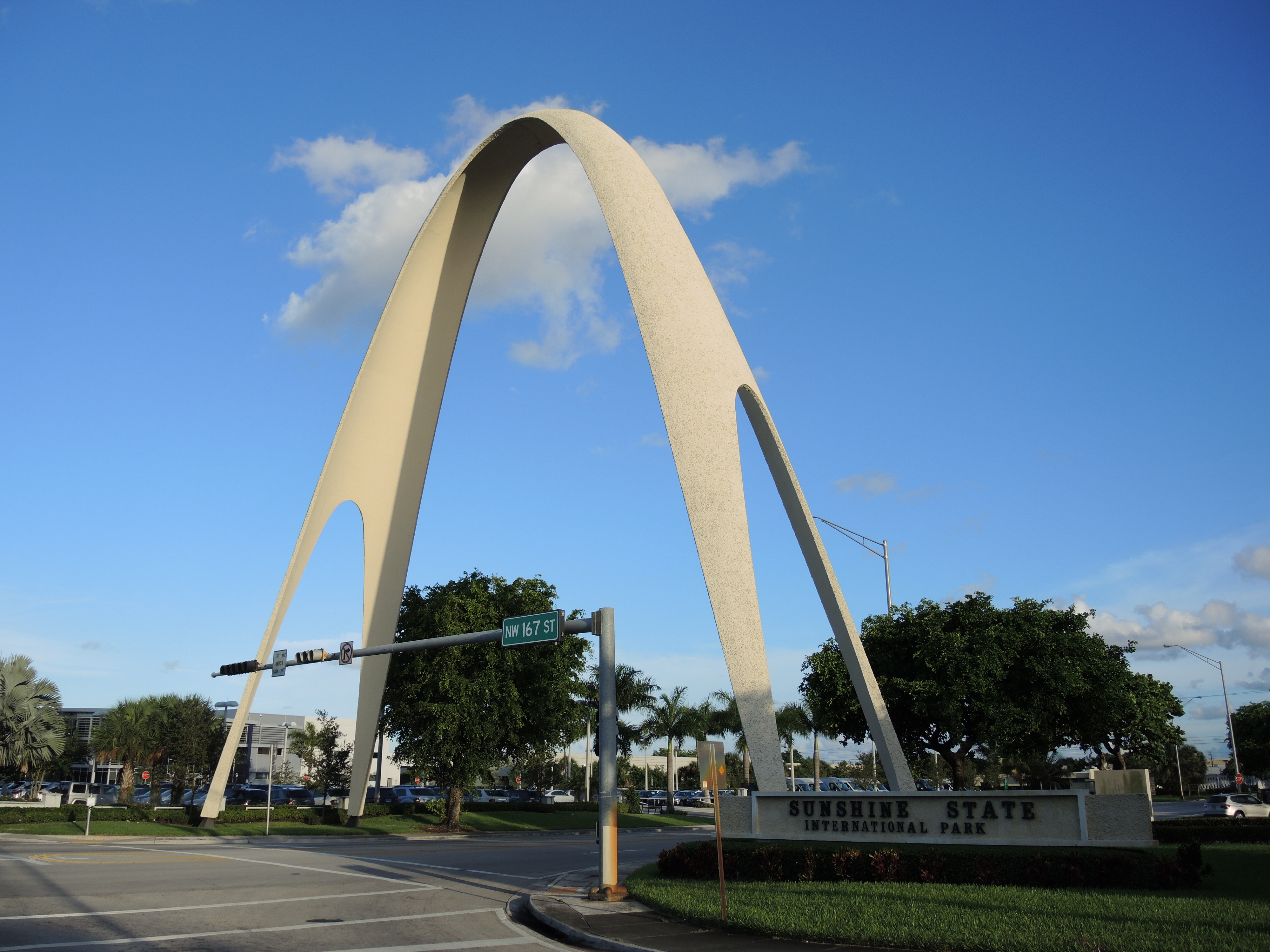 Líderes religiosos se reúnen en Miami Gardens y suplican por la paz en medio de protestas