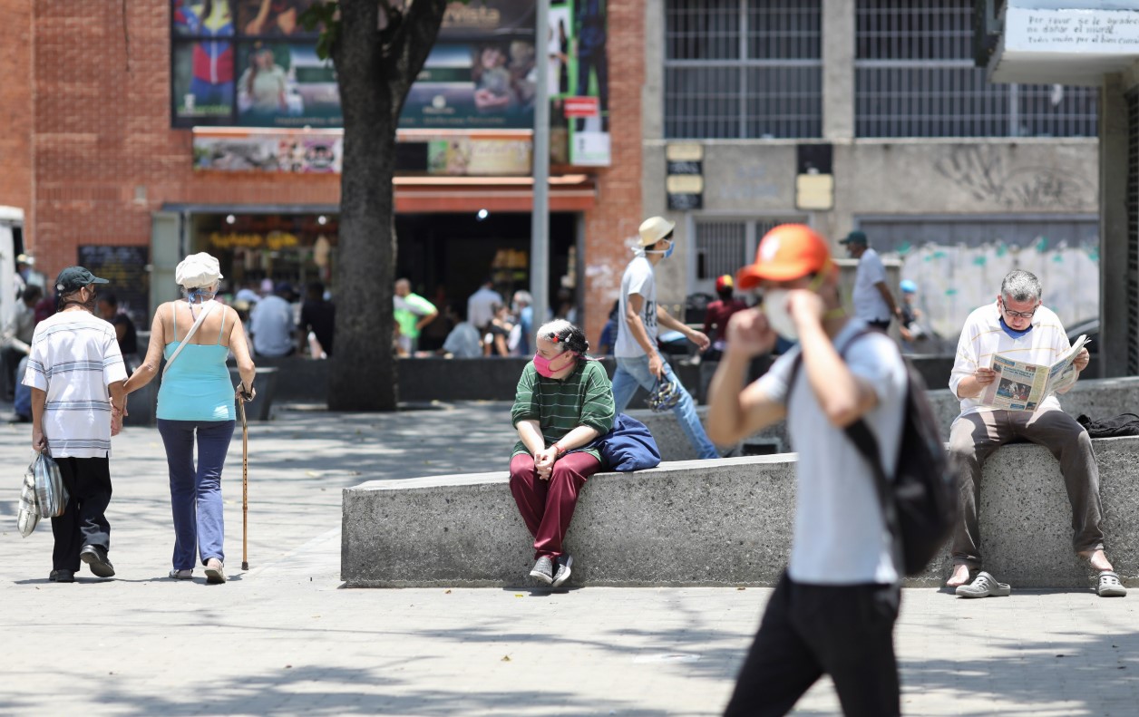 “Estamos pasando mucha necesidad”: Relatos de jubilados venezolanos