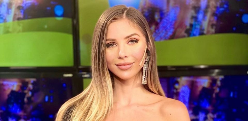 Romina Malaspina y un look muy íntimo: posó en batica… después de una “ducha reactivadora” (FOTO+UFFF)