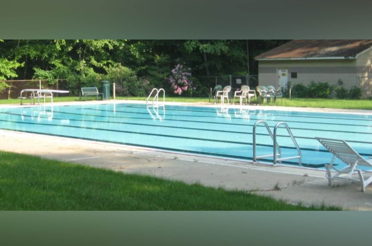 Una nube de gases tóxicos en piscina de Nueva Jersey enfermó a 27 personas, en su mayoría niños