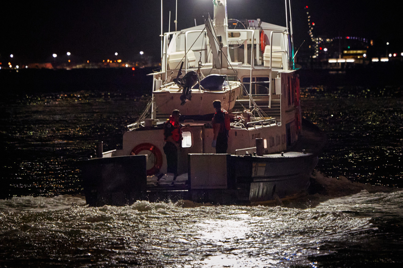 Autoridades encontraron el cadáver de una mujer flotando en el East River, Nueva York