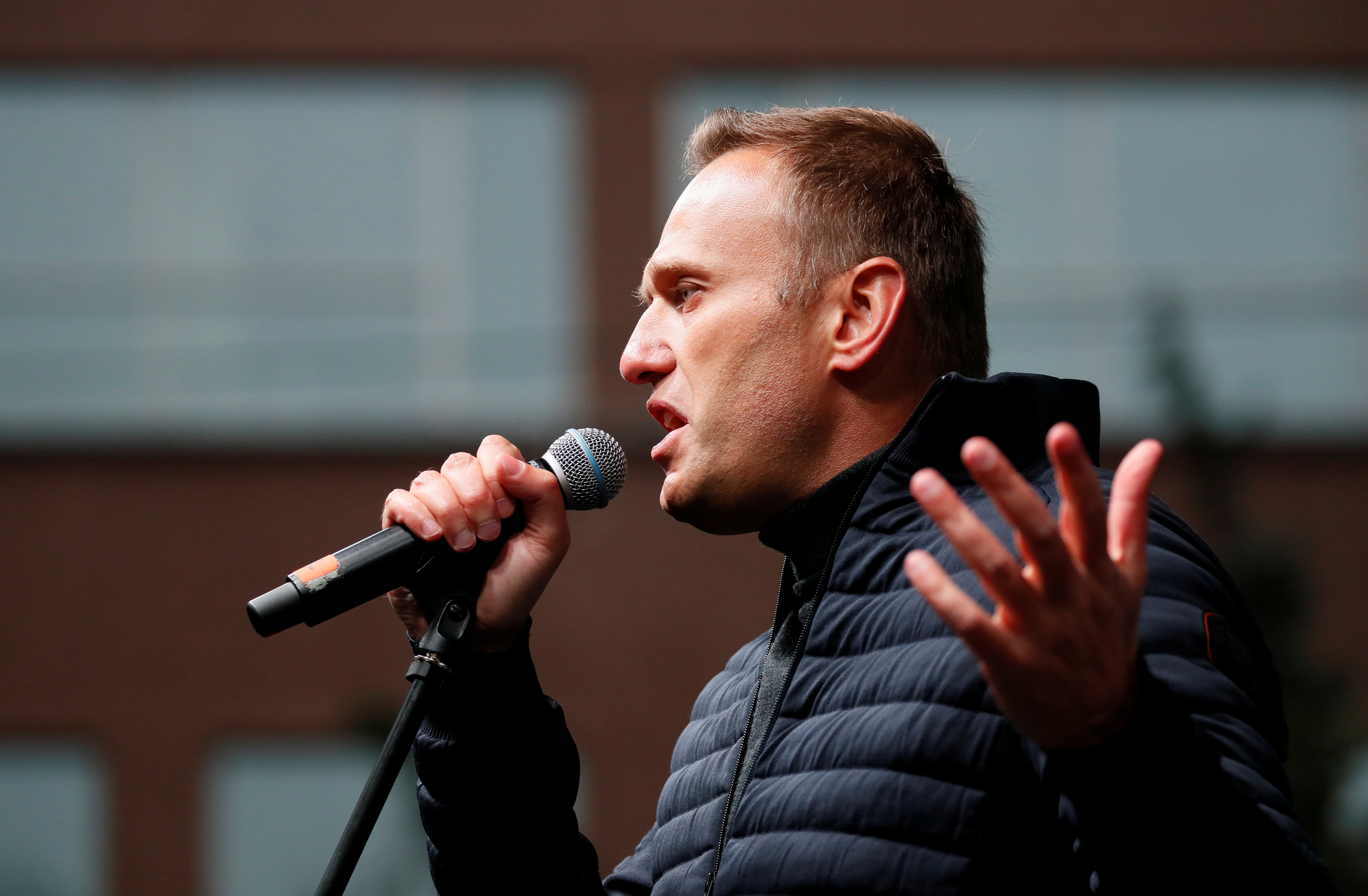 Opositor ruso Navalny asegura que desenmascaró a agente que intentó envenenarlo