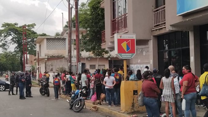 Lo menos “flexible” en Cojedes son las mega colas para ingresar a los bancos este #10Ago (FOTOS)