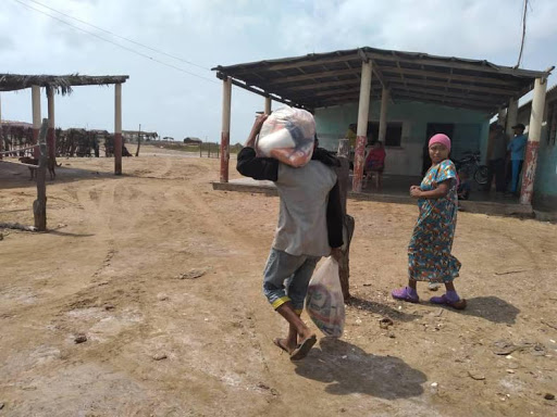 En la Guajira, cobran las bolsas de Mercal en pesos