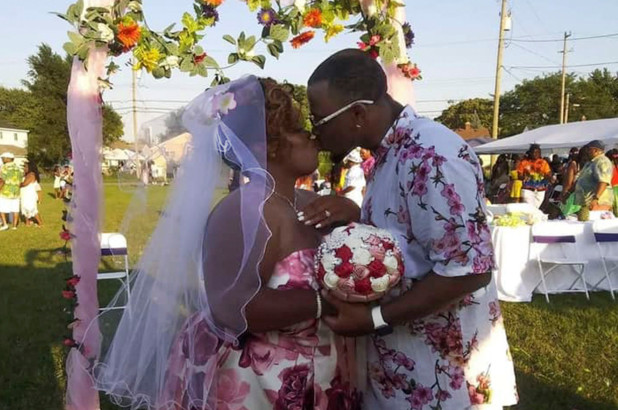 ¡Esto es el colmo! A una pareja de Michigan le robaron todos los regalos en plena boda