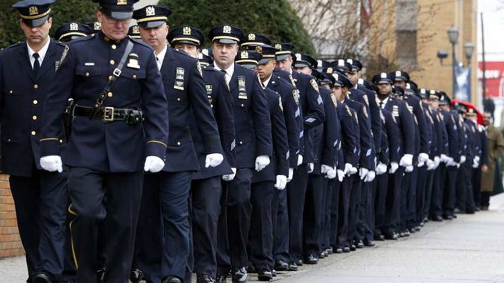 Sargento retirado de la policía de NY recibió una golpiza en Garment