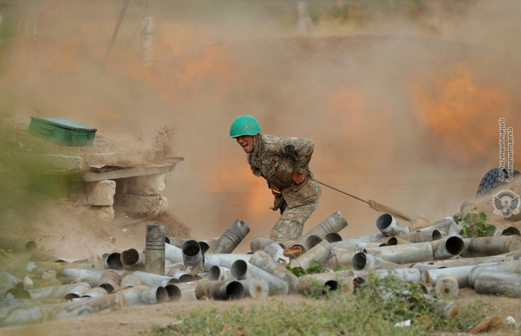 Armenia y Azerbaiyán, decididos a seguir combatiendo y sin ganas de negociar