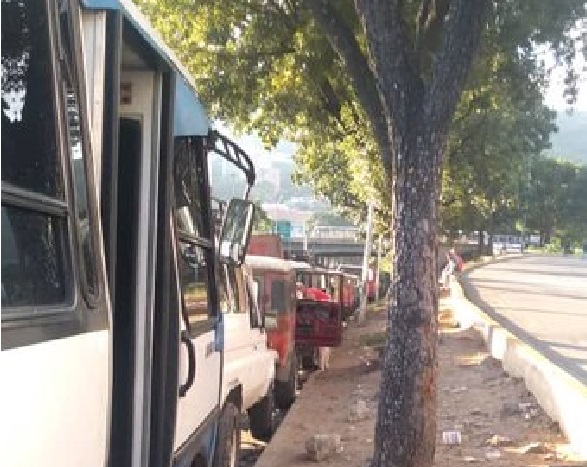 Conductores en el Distribuidor La Bandera amanecieron haciendo LA MADRE de las colas para echar gasolina #14Sep (FOTOS)