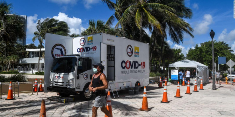 Casos de Covid-19 en Florida superaron los 800 mil