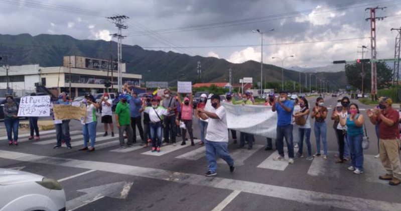 Docentes salen protestar en San Diego #5Oct (FOTOS)