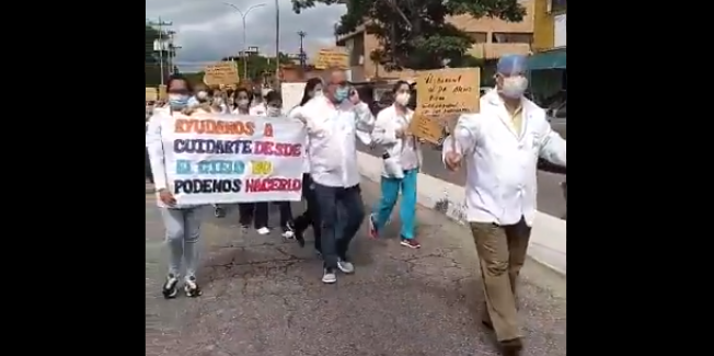 Médicos en Carabobo protestaron ante las precarias condiciones para combatir el Covid-19 #3Oct (video)