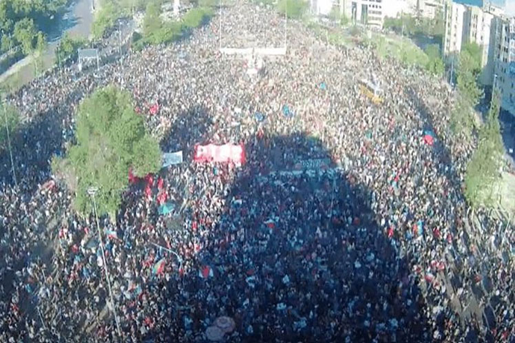 Casi 600 detenidos en Chile durante jornada de conmemoración de protestas