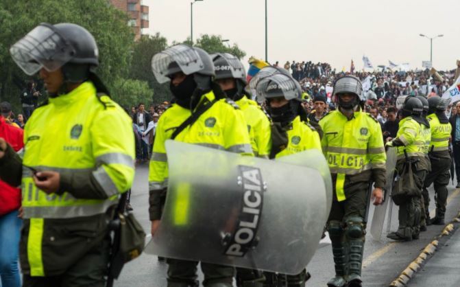 Policías de Colombia bajo sospecha por incendio que mató a nueve detenidos