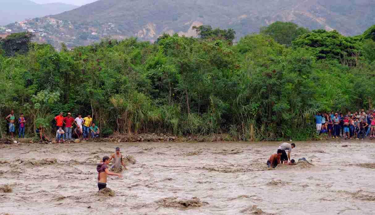 Así se encuentra el río Táchira por cruces ilegales en la frontera con Colombia #18Nov (VIDEO)