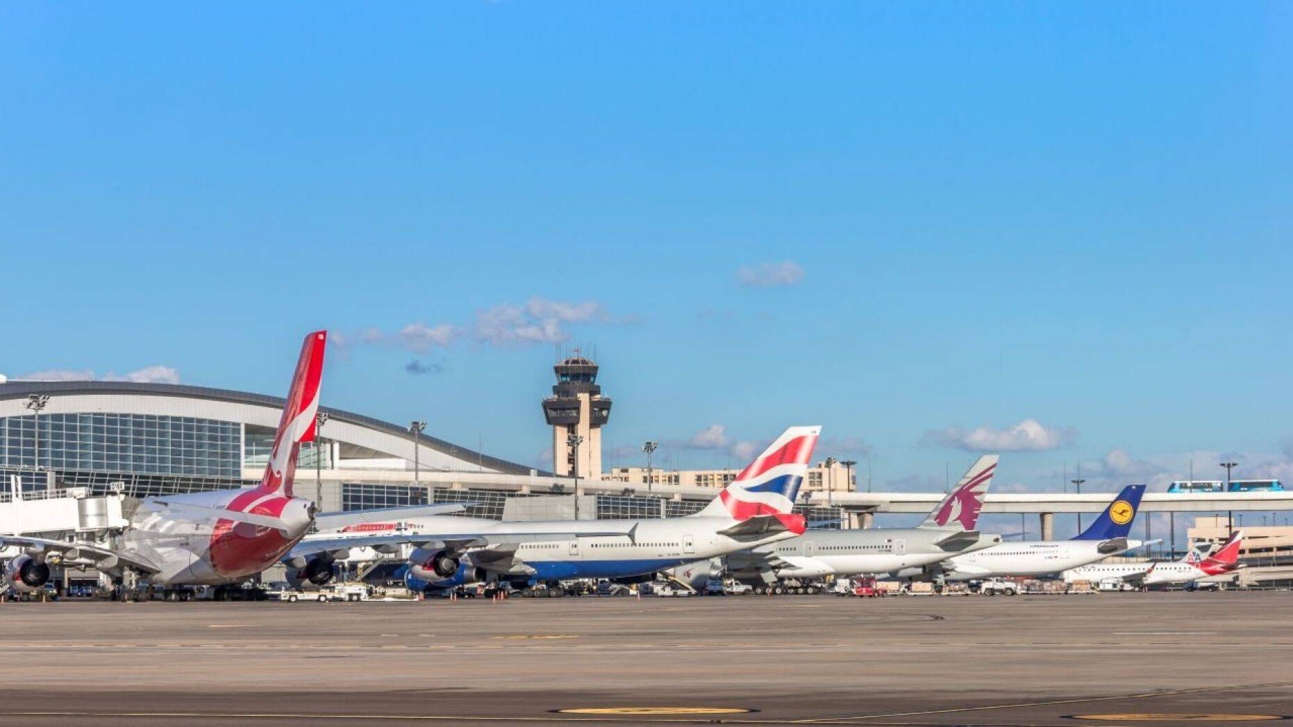 Aeropuerto De Dallas Presenta Propuesta De Ba Os Inteligentes Para   Terminal D 008 