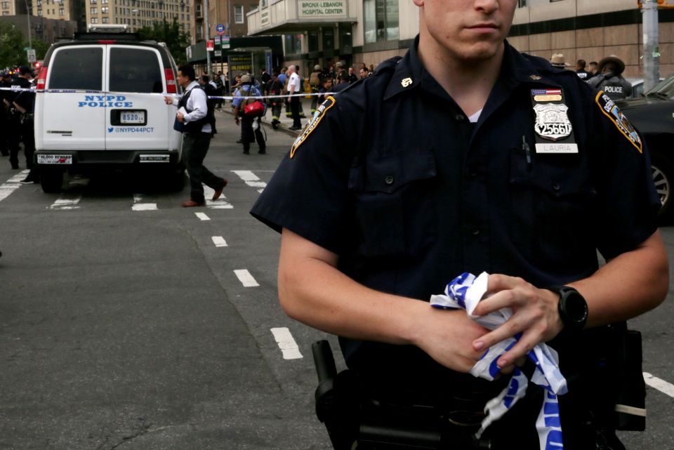 Dos quinceañeros fueron detenidos por apuñalar a una joven en El Bronx