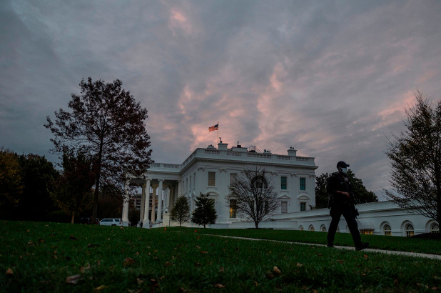 Estados Unidos aparece por primera vez en la lista de las “democracias en retroceso”