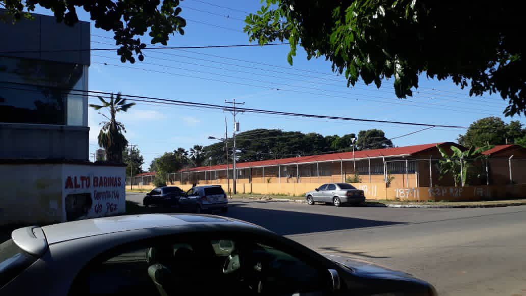 En Barinas Pocas Votantes En El Centro De Votacin Escuela Alto Barinas