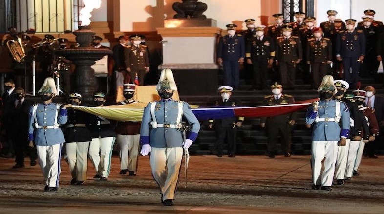 Izada de la Bandera Nacional por los 190 años de la muerte del Libertador Simón Bolívar