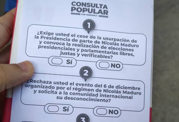 Denuncian que colectivos chavistas intentan irrumpir en la Consulta Popular de El Silencio en Caracas #12Dic