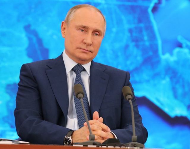 Putin promulga ley que permite a los expresidentes de Rusia ser senadores de por vida