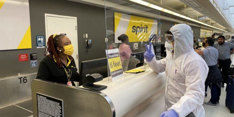 En el Aeropuerto de Fort Lauderdale comenzaron a realizar pruebas de Covid-19