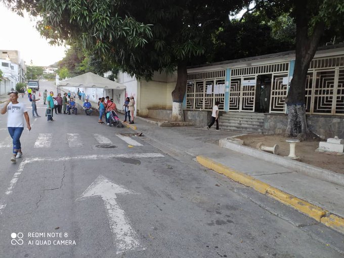 En Vargas le dicen no al fraude y así de solos están los centros de votación #6Dic (FOTOS)