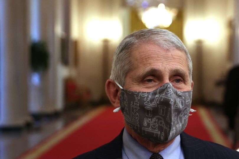 Fauci recomendó el uso de doble mascarilla para mayor protección contra el virus