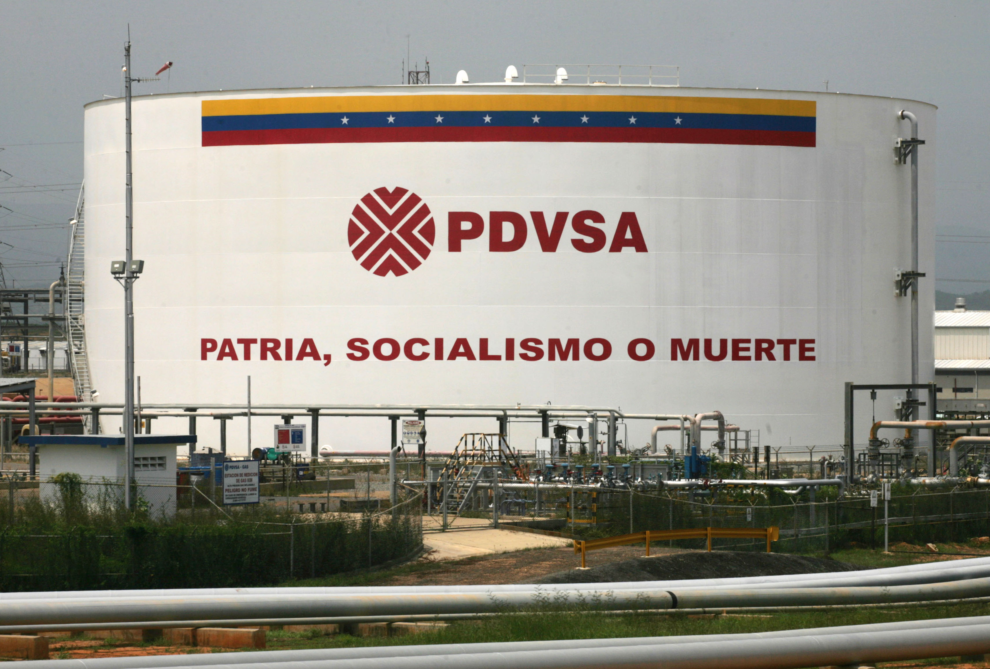 Pdvsa recorta producción de crudo liviano tras estallido de gasoducto