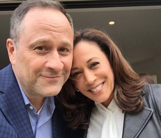 Tomó un año sabático para hacer campaña con ella: Así es Doug Emhoff, el mayor apoyo de Kamala Harris