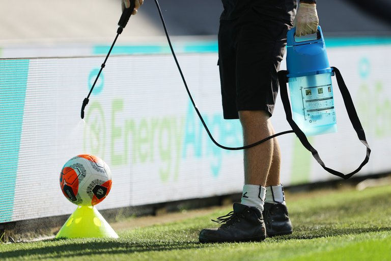 ¿Premier League en riesgo? El nuevo récord de contagios que amenaza al fútbol inglés