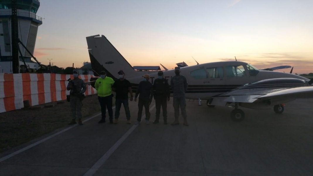 Fuerza aérea de Colombia interceptó avión procedente de Venezuela que violó el espacio aéreo (FOTO)