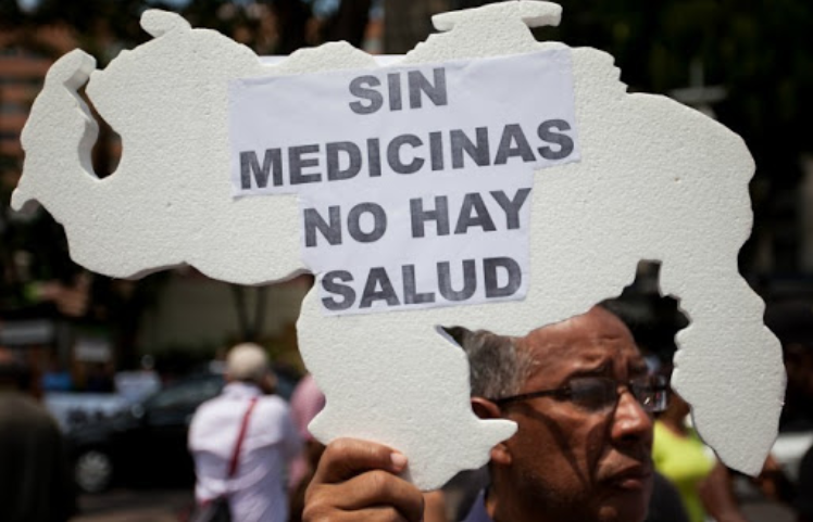 Familiares de pacientes se rebuscan para costear gastos médicos en el Hospital Central de Lara