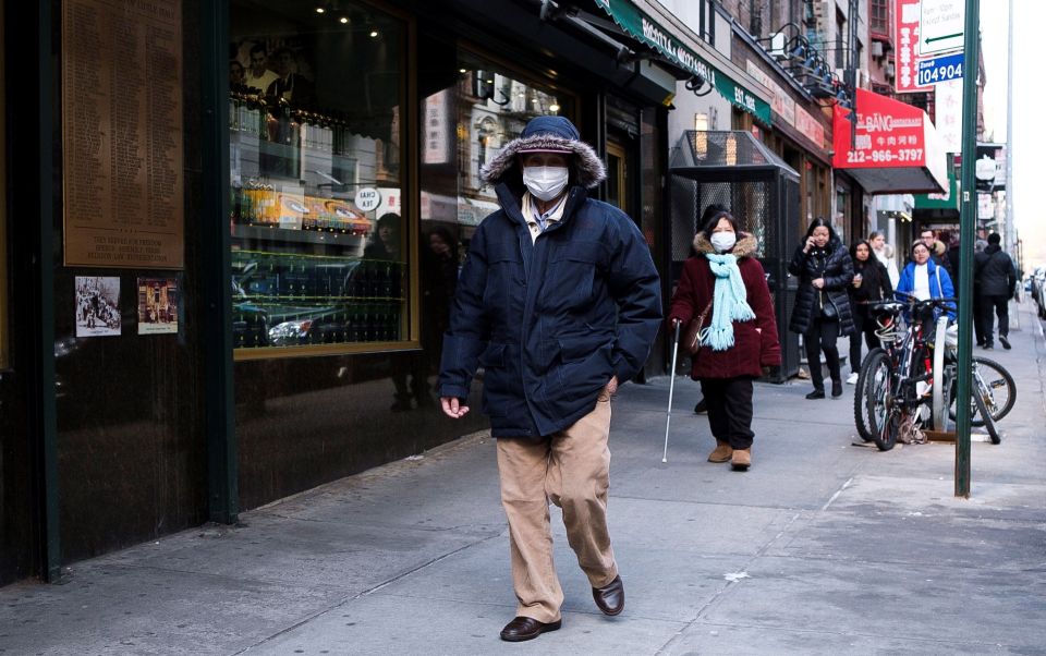 Aumentan los crímenes en Nueva York: Acuchillaron a hombre asiático cerca de tribunal federal