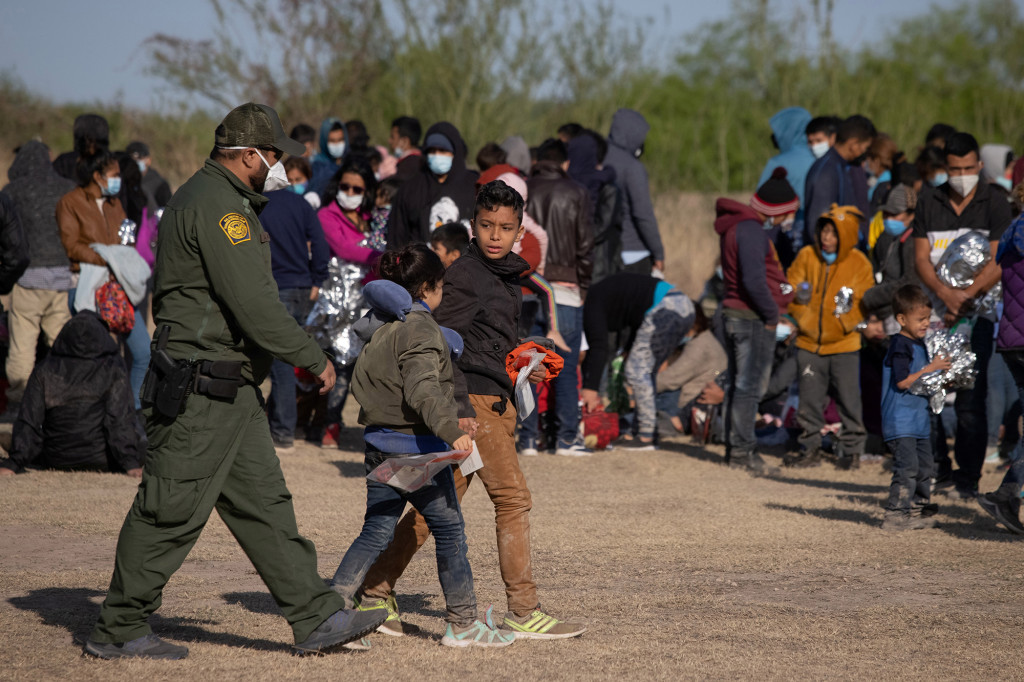 Más De Un Centenar De Menores Inmigrantes Han Cruzado La Frontera En Arizona Eeuu Video 5522