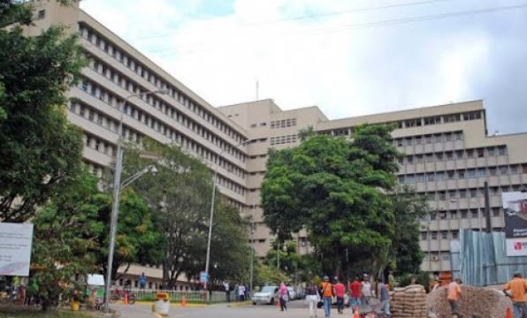 Al menos diez pacientes se mantienen en área Covid-19 del Hospital Central de San Cristóbal