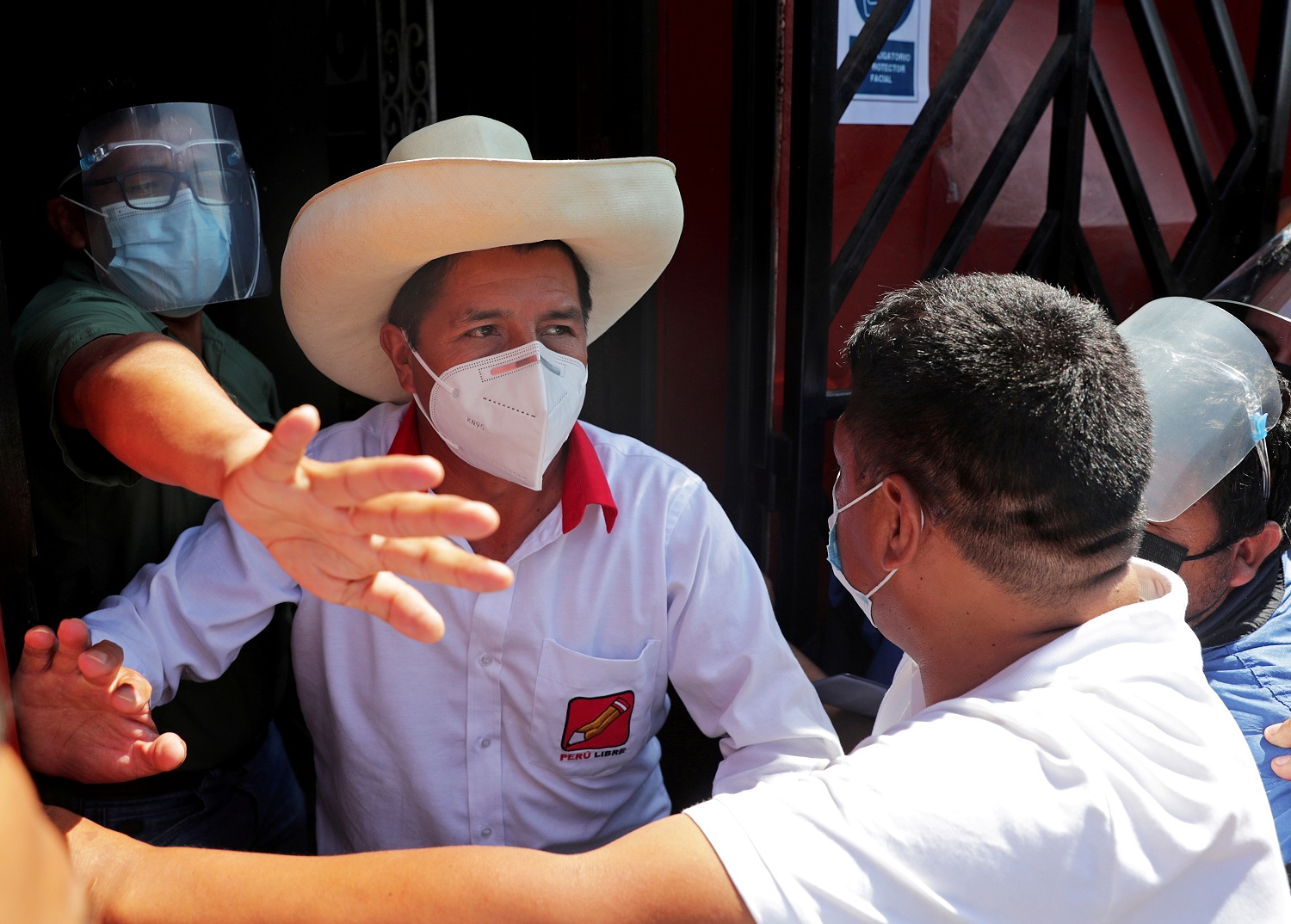 Perú Libre puso a Pedro Castillo contra la pared y lo tildó de “neoliberal perdedor”