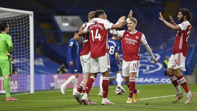 Arsenal le ganó al Chelsea y aumenta sus esperanzas de llegar a Europa