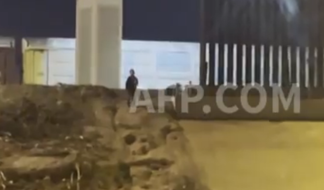 “¡No te vayas!”: La súplica de un niño abandonado por sus padres en la frontera entre México y EEUU (VIDEO)