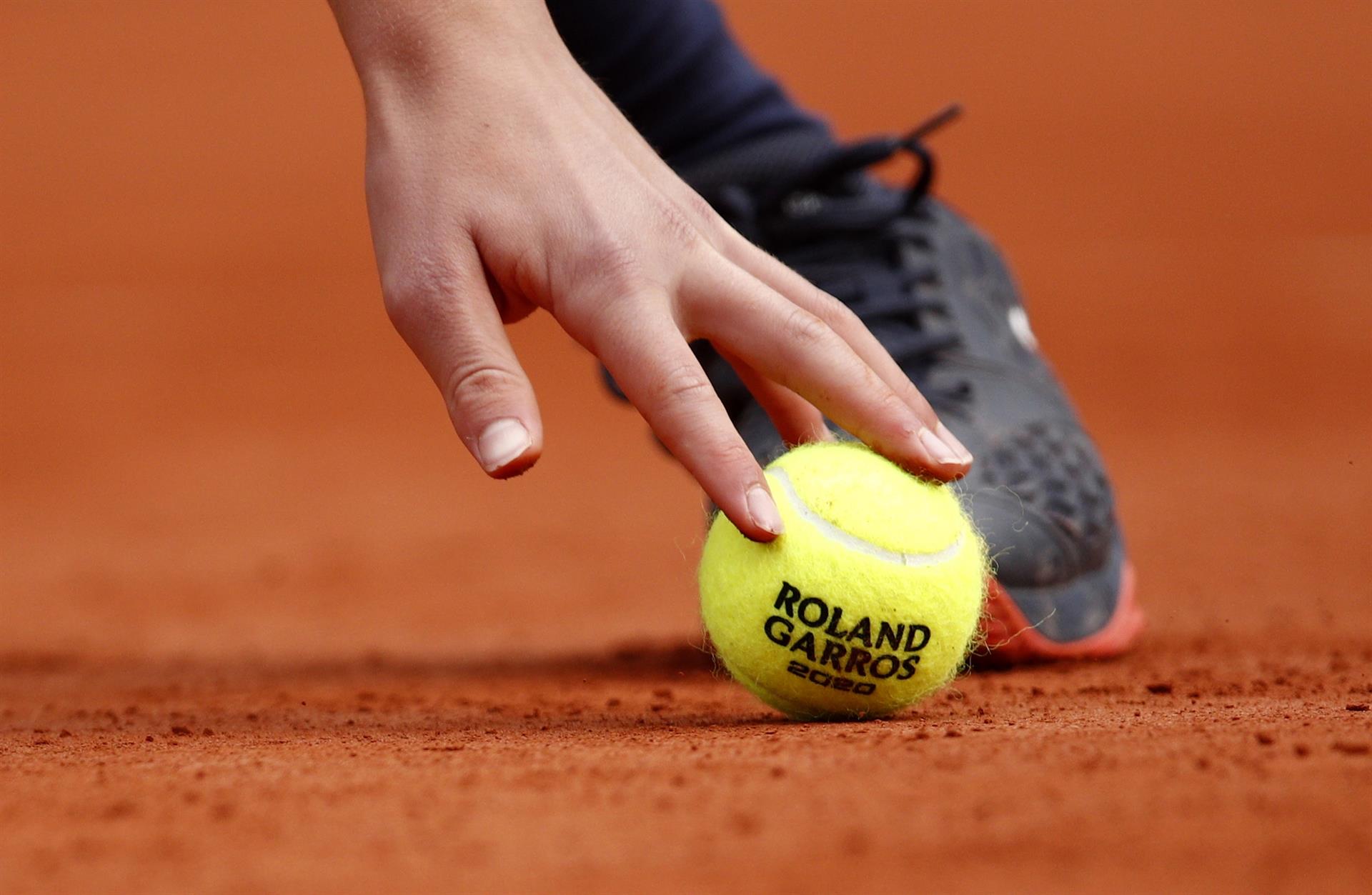 Important sport. Roland GARROS Ball.