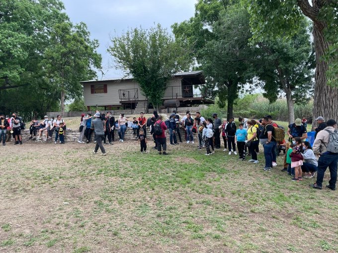 Decenas de venezolanos cruzan a diario el Río Bravo para llegar a Estados Unidos (Fotos y video)