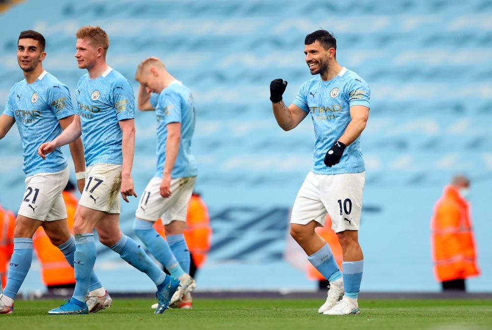 Agüero firma un doblete y se despide a lo grande de la afición del City