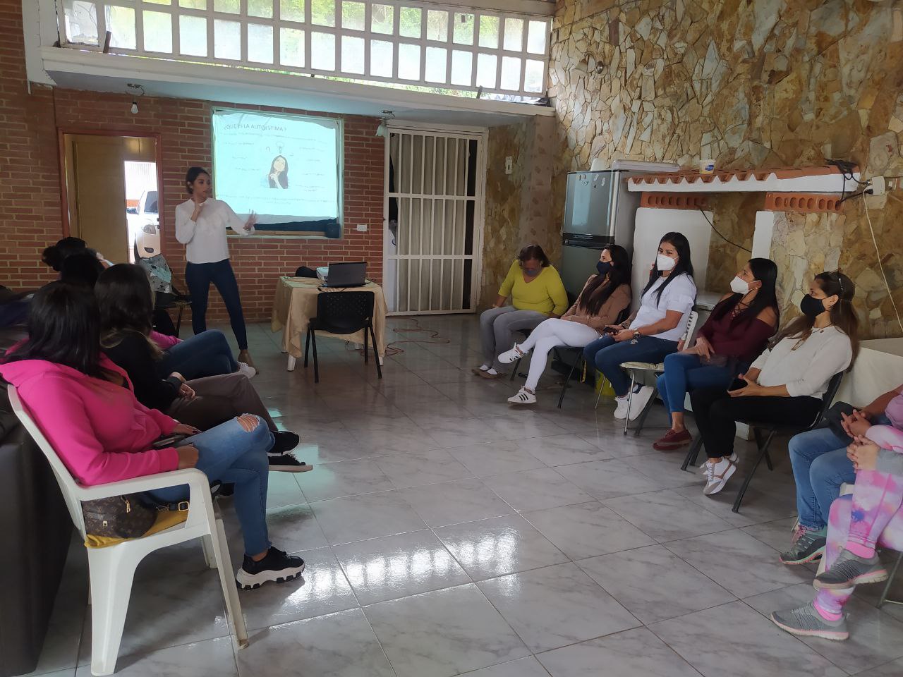 Taller “Autoestima: La Aventura de Quererse” forma a mujeres en empoderamiento femenino para frenar la violencia