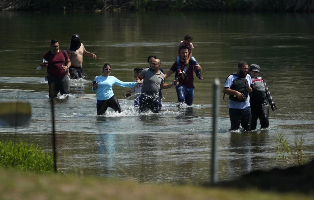 Driven by pandemic, Venezuelans uproot again to come to US