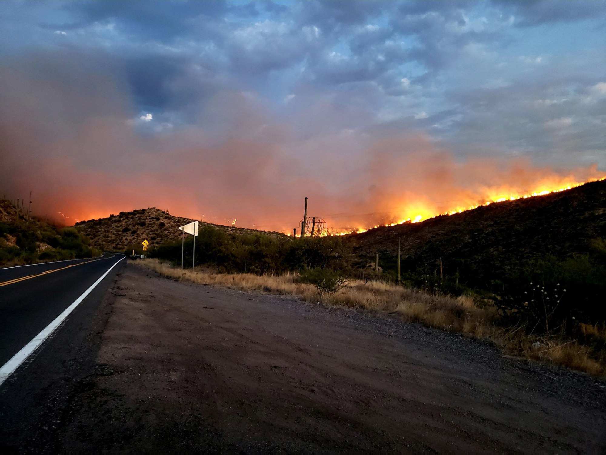 Incendios forestales en Arizona generaron evacuaciones y cierre de