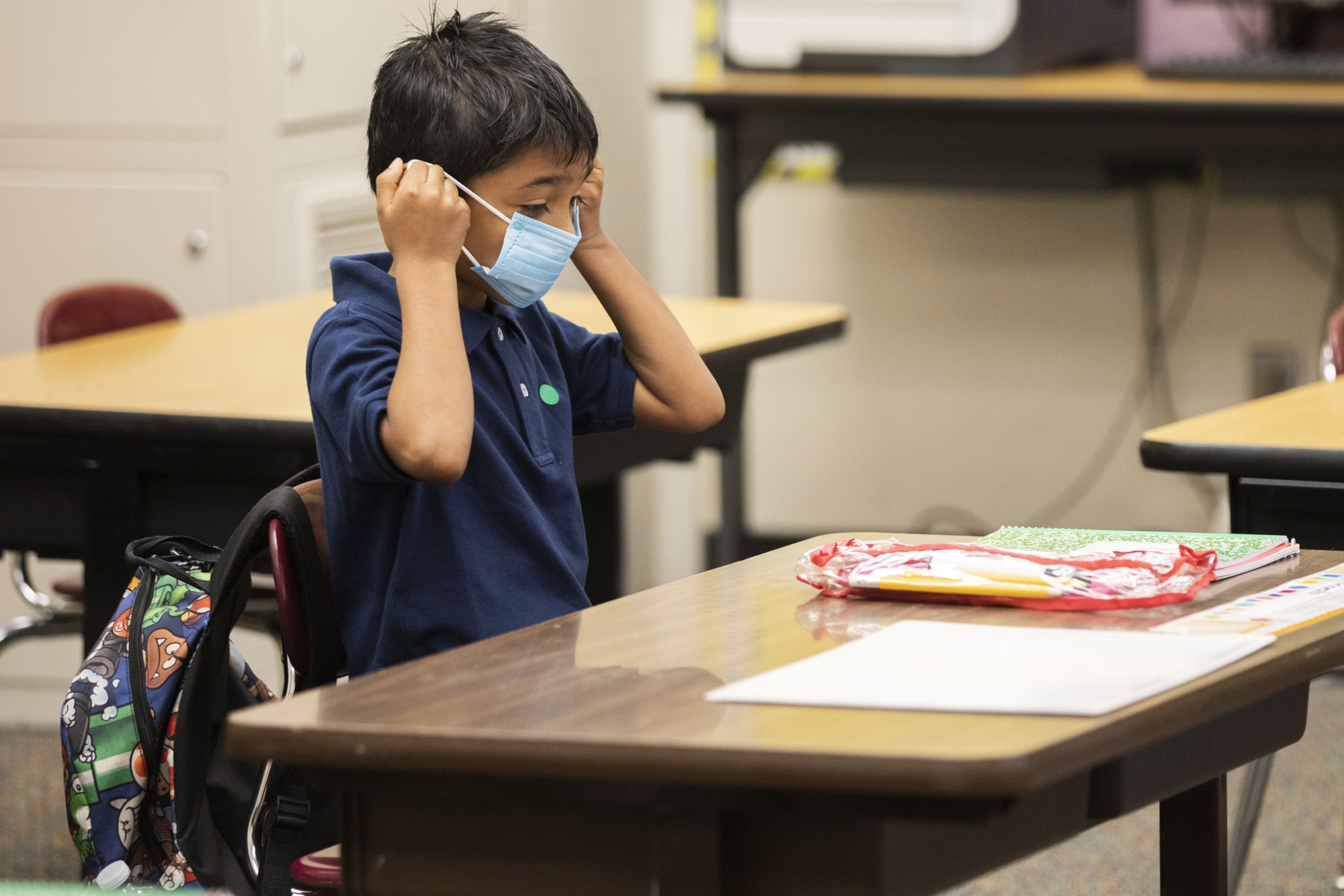 Los CDC recomiendan mascarillas K-12 para todos los estudiantes