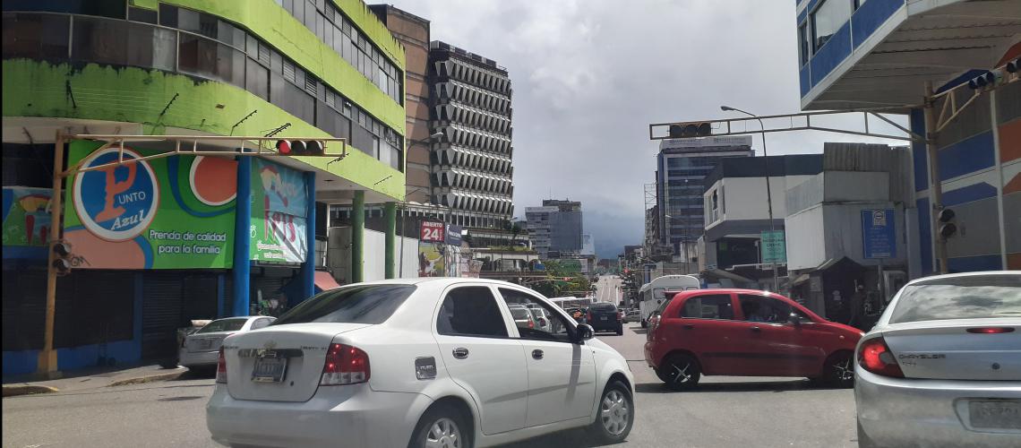 La anarquía vial gobierna las calles de San Cristóbal