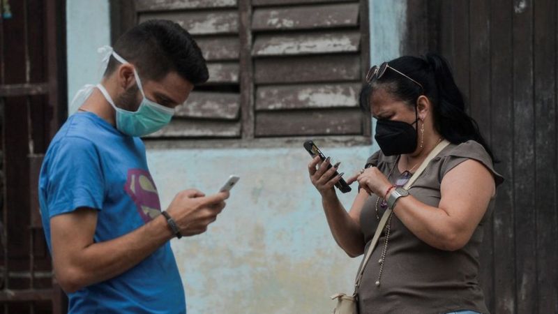 ¿Cómo funciona el internet en Cuba y hasta qué punto puede EEUU “restaurar” la conexión?