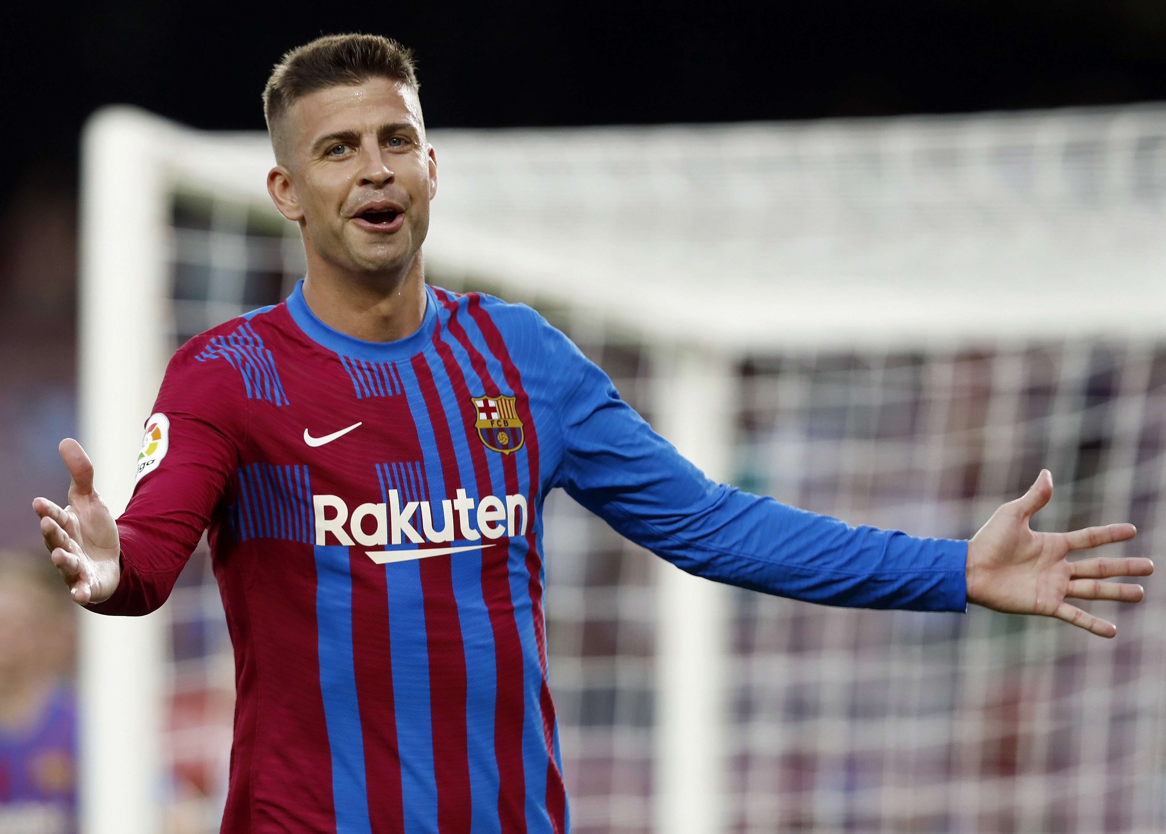 La llamativa decisión que tomó Piqué antes del debut de Messi con el PSG